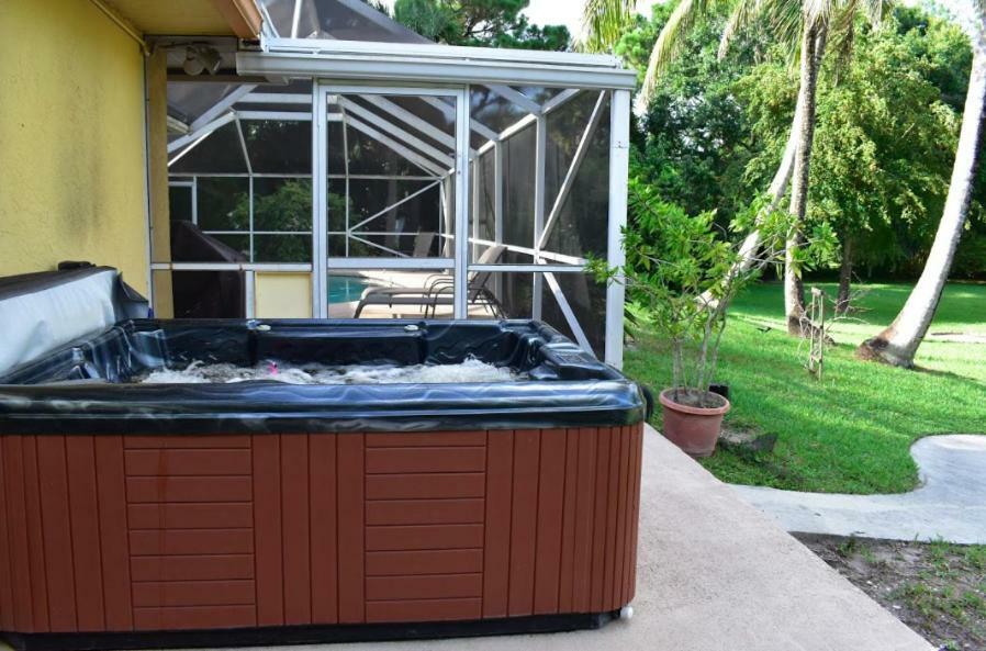 Jupiter Waterfalls - Newly Updated - Tiki Hut, Fire Pit, Kitchen, Pool Heater And More ภายนอก รูปภาพ